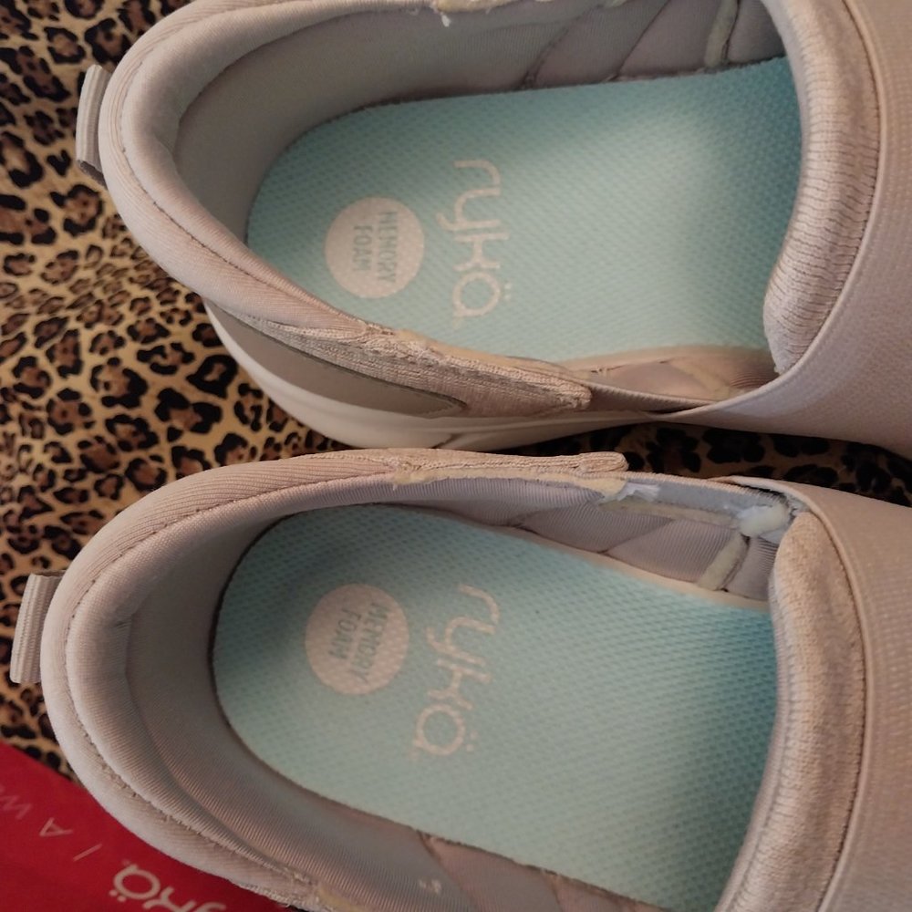 2458 Size 8W Ryka Faye Lt. Grey Life Style - Picture 3 of 8